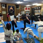2月13日金曜日に、士道館 大分県支部 徳寿道場にて第一回ヨガ教室がありました。