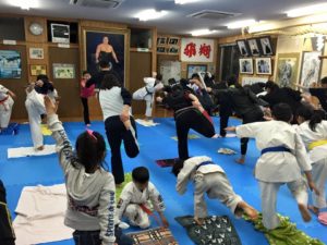 2月13日金曜日に、士道館 大分県支部 徳寿道場にて第一回ヨガ教室がありました。