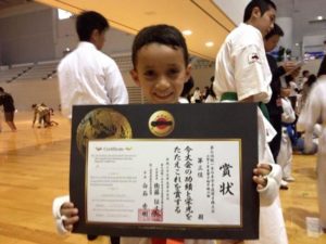 士道館・別府道場での練習風景と「一進会 第7回統一全日本空手道選手権大会」のご報告です。