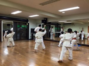 士道館・別府道場での練習風景と「一進会 第7回統一全日本空手道選手権大会」のご報告です。