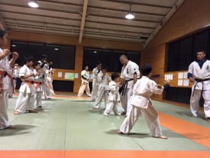 11月5日に開催された合同練習会にて、村上塾長より手厚いご指導を頂きました。