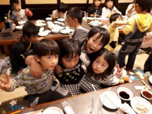 平成29年11月5日（日）に大分県杵築市の杵築自動車学校にて開催された「きつき自動車学校セーフティフェスタ」にて士道館・別府道場の子供たちが演舞を行いました。