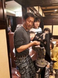 平成29年11月5日（日）に大分県杵築市の杵築自動車学校にて開催された「きつき自動車学校セーフティフェスタ」にて士道館・別府道場の子供たちが演舞を行いました。