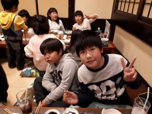 平成29年11月5日（日）に大分県杵築市の杵築自動車学校にて開催された「きつき自動車学校セーフティフェスタ」にて士道館・別府道場の子供たちが演舞を行いました。