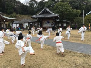 1月14日（日）、大分市の護国神社にて毎年恒例の寒稽古を行いました。