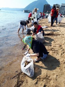 平成30年7月15日（日）、別府スパビーチにて海岸海浜清掃奉仕活動を行いました。