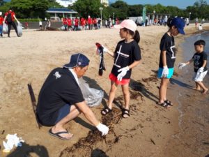 平成30年7月15日（日）、別府スパビーチにて海岸海浜清掃奉仕活動を行いました。