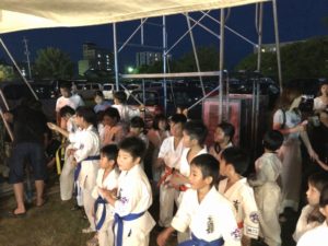 平成30年8月30日（土）「しんせい祭り」にて士道舘北部エリアの子どもたちが形と板わりを披露しました。